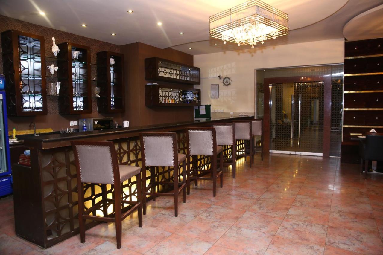 野生动物园俱乐部1号酒店 拉瓦尔品第 外观 照片